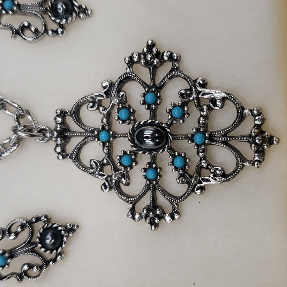 Avon Vintage Hematite and Faux Turquoise Necklace and Earrings Set - Picture 2 of 7